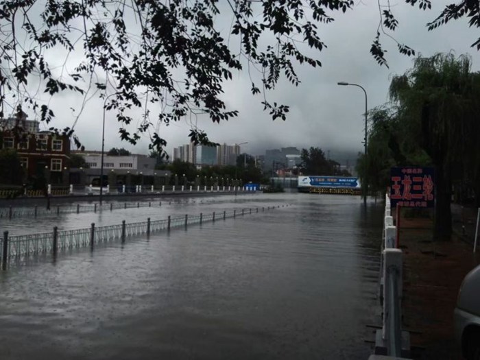 我們需要錦上添花，更需要“雪中送炭”